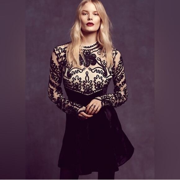 Free People Ginger Meadow Embroidered Velour Size 8 Dress - Picture 10 of 13